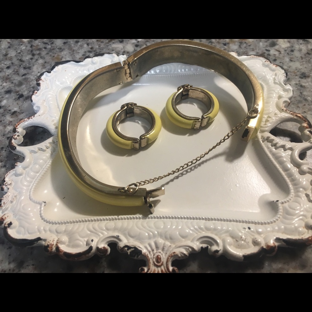 Vintage Matching Bracelet & Earrings - Picture 3 of 6